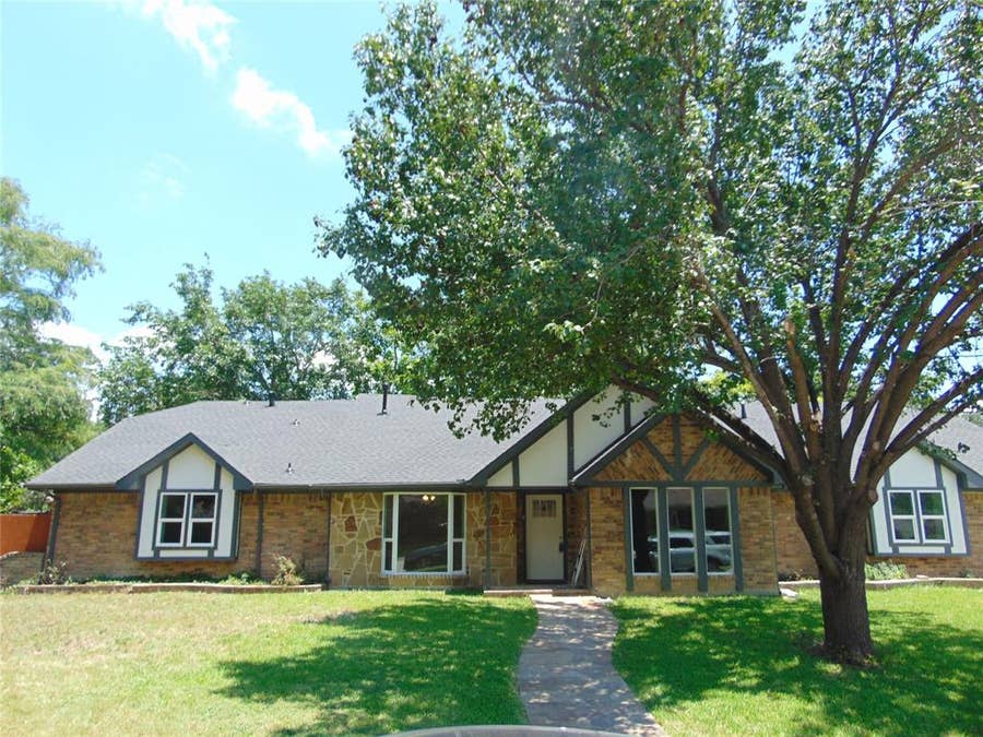 Property photo for 2714 Country Club Parkway, Garland, TX