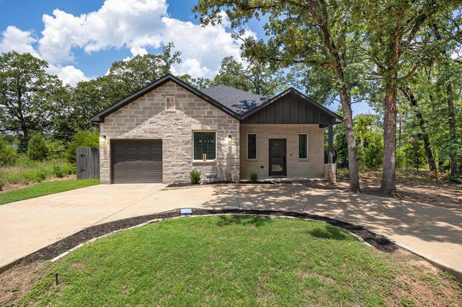 Property photo for 225 S Cherokee Shores Drive, Mabank, TX