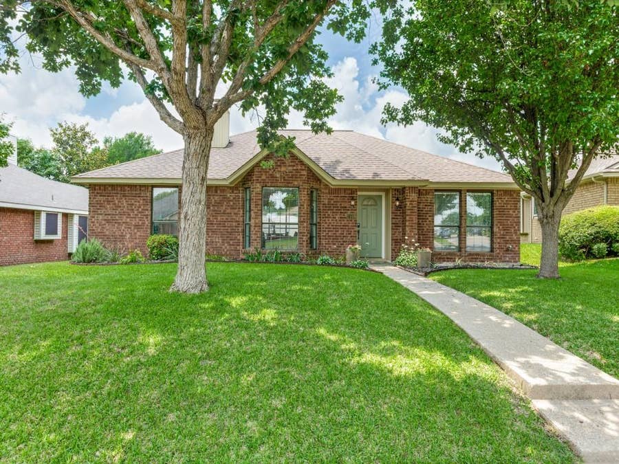 Property photo for 2109 Woodglen Drive, Garland, TX