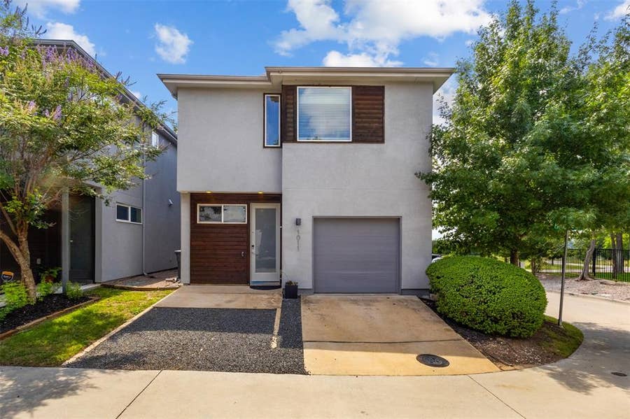 Property photo for 1011 Gallivant Lane, Dallas, TX