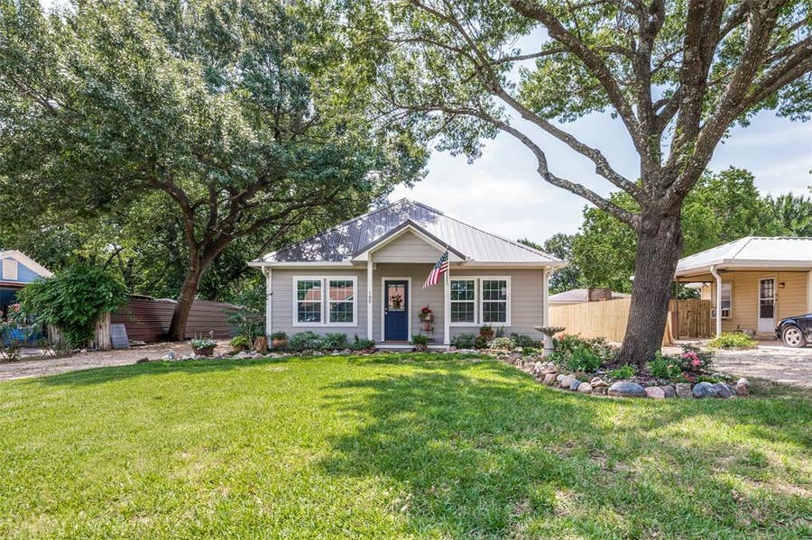 Property photo for 105 W Adkins Street, Seagoville, TX