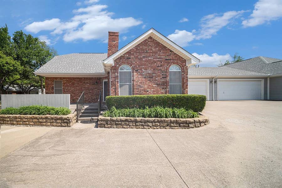Property photo for 6127 Welden Court, Fort Worth, TX