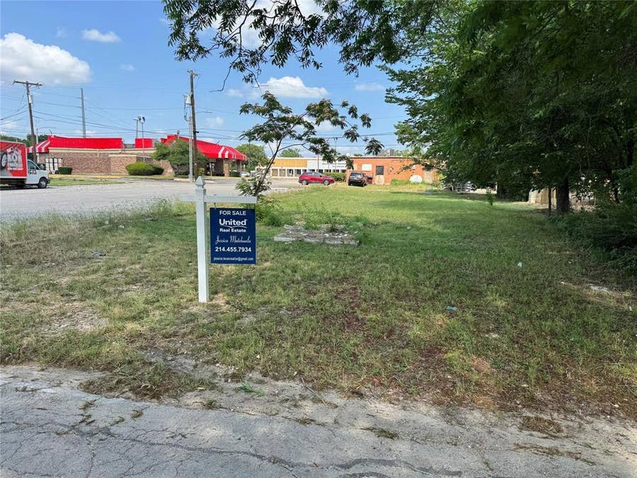 Property photo for 114 Grant Street, Garland, TX