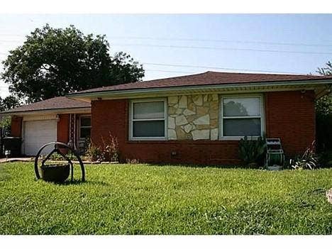 Property photo for 438 W Phillips Court, Grand Prairie, TX