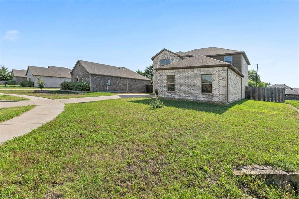 1516 Kinglet Street, DeSoto, TX 75115 1516 Kinglet Street, DeSoto, TX 75115