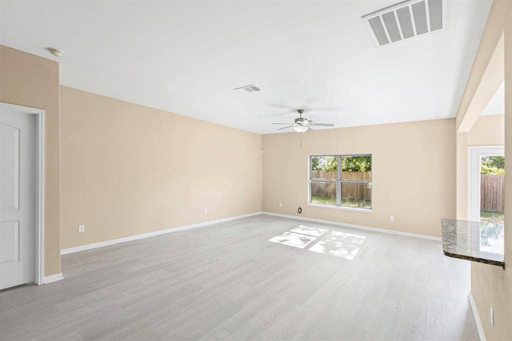 1516 Kinglet Street, DeSoto, TX 75115 1516 Kinglet Street, DeSoto, TX 75115