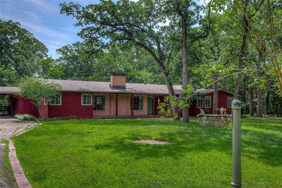 Property photo for 7 Oak Village Drive, Greenville, TX
