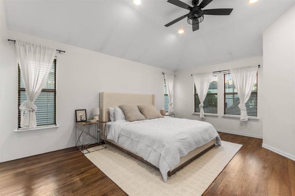 5639 Ellsworth Avenue, Dallas, TX 75206 Primary bedroom on 2nd floor