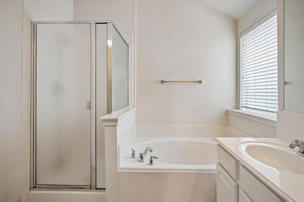 4601 Palm Valley Drive, Plano, TX 75024 bath without staging
