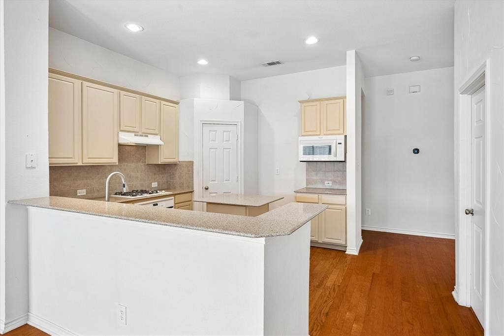 4601 Palm Valley Drive, Plano, TX 75024 Current view of kitchen without cabinet color change