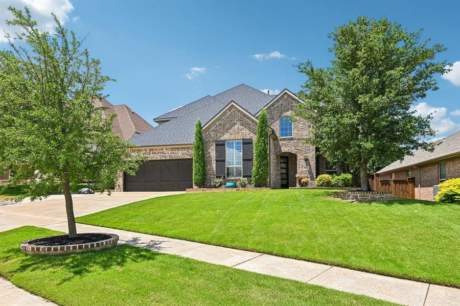 Property photo for 916 Champions Court, Roanoke, TX