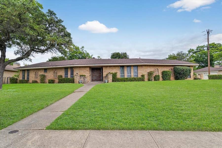 Property photo for 1811 Reynoldston Lane, Dallas, TX