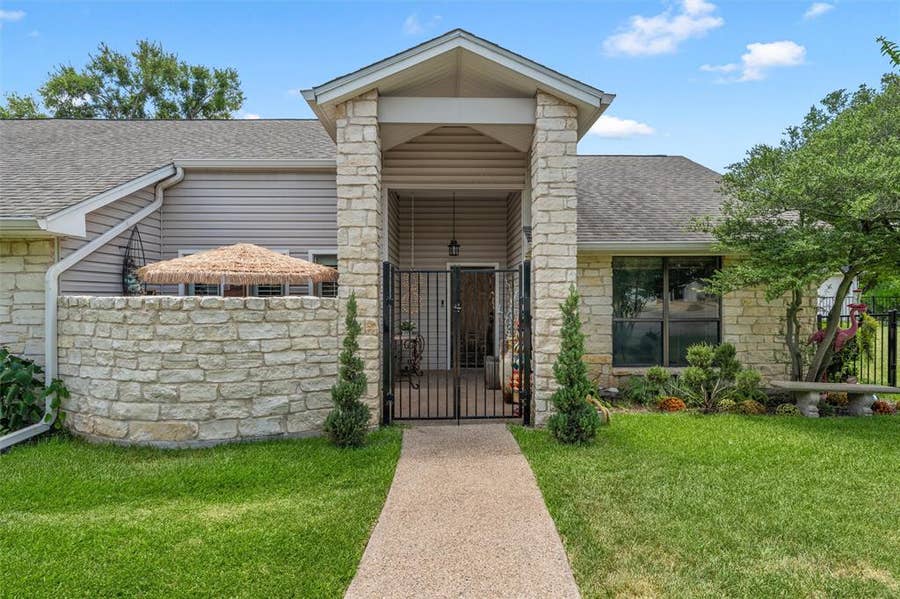 Property photo for 2812 Chimney Hill Drive, Waco, TX