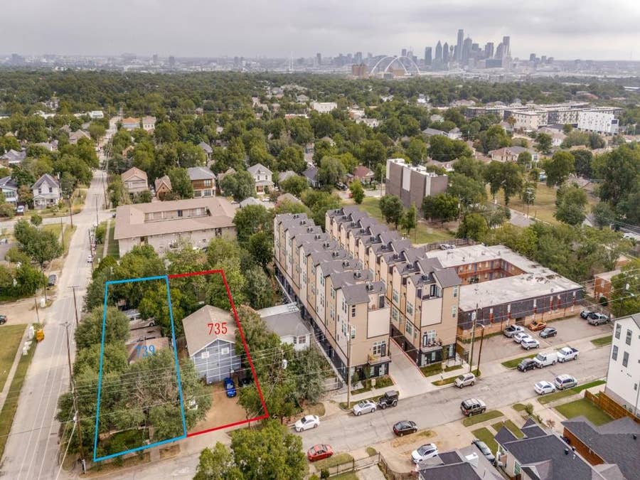 Property photo for 739 W 10th Street, Dallas, TX