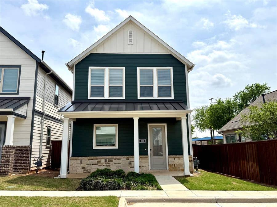 Property photo for 1830 NE Green Oaks Boulevard, #102, Arlington, TX