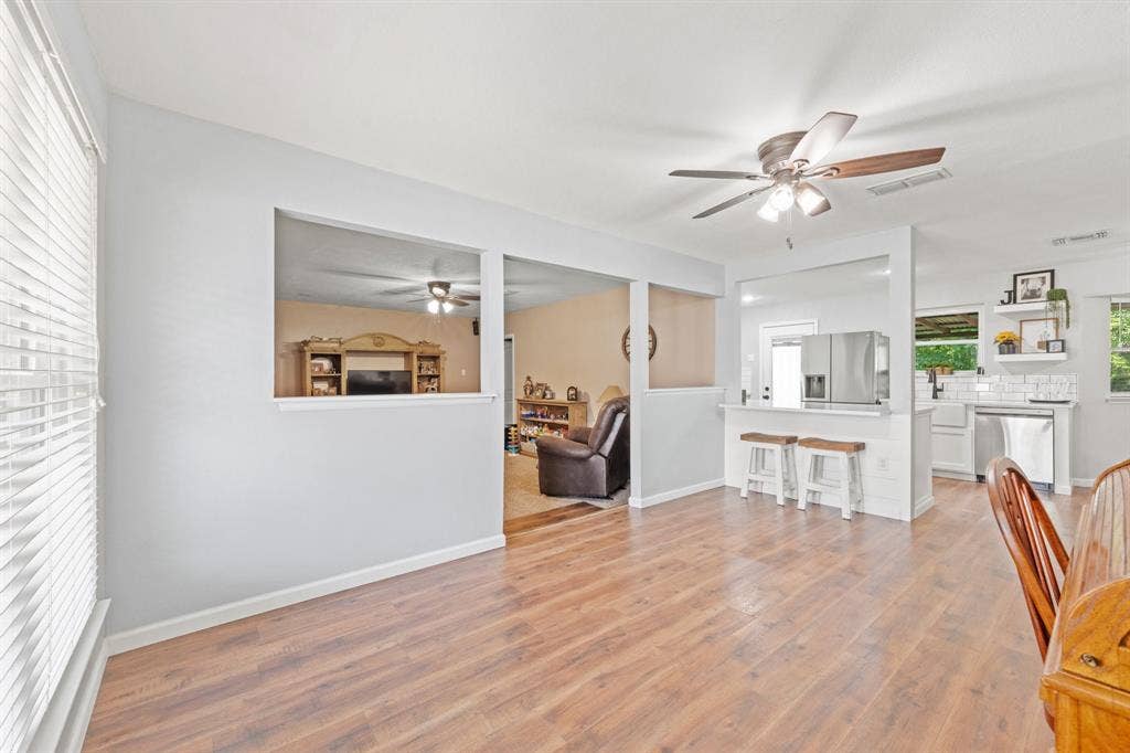 311 Robin Court, Burleson, TX 76028 311 Robin Court, Burleson, TX 76028