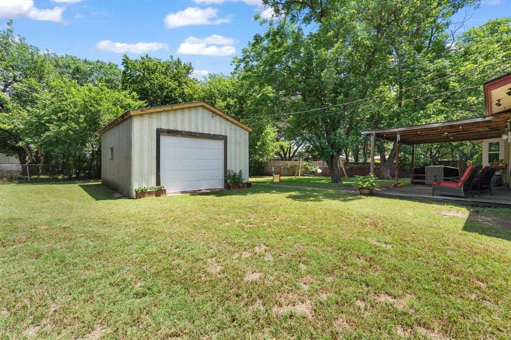 311 Robin Court, Burleson, TX 76028 311 Robin Court, Burleson, TX 76028