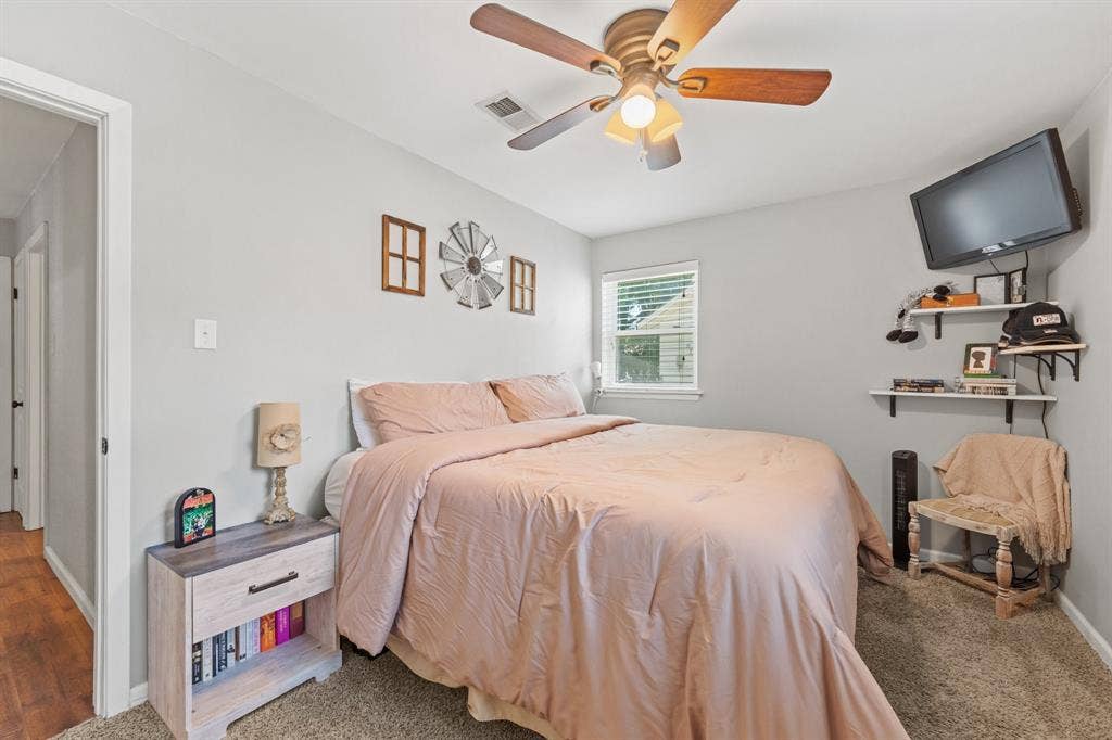 311 Robin Court, Burleson, TX 76028 311 Robin Court, Burleson, TX 76028