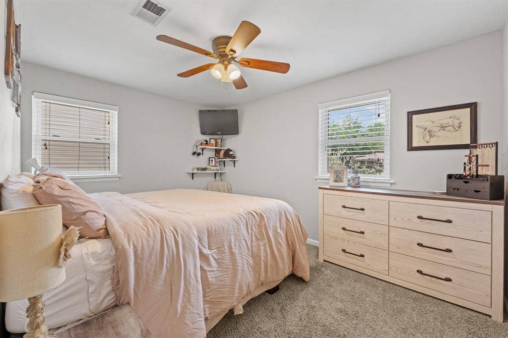 311 Robin Court, Burleson, TX 76028 311 Robin Court, Burleson, TX 76028