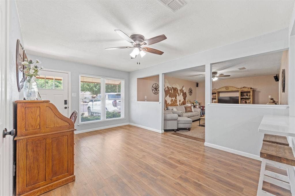 311 Robin Court, Burleson, TX 76028 311 Robin Court, Burleson, TX 76028