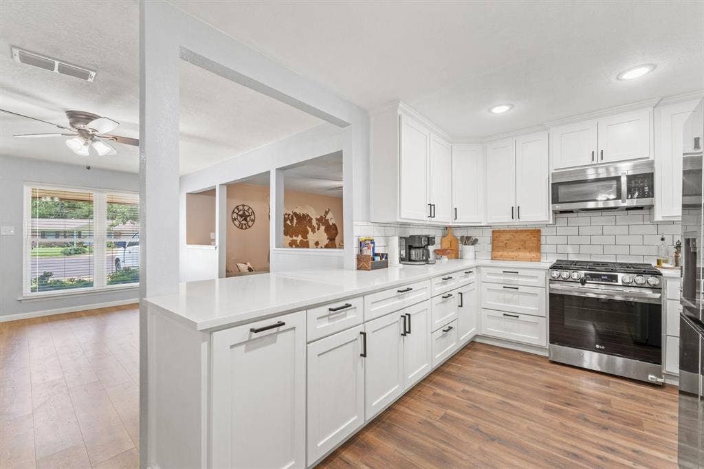 311 Robin Court, Burleson, TX 76028 311 Robin Court, Burleson, TX 76028
