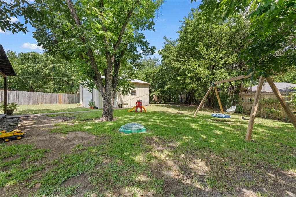 311 Robin Court, Burleson, TX 76028 311 Robin Court, Burleson, TX 76028