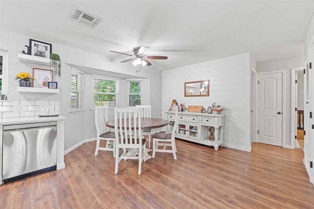 311 Robin Court, Burleson, TX 76028 311 Robin Court, Burleson, TX 76028