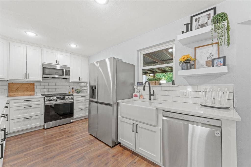 311 Robin Court, Burleson, TX 76028 311 Robin Court, Burleson, TX 76028