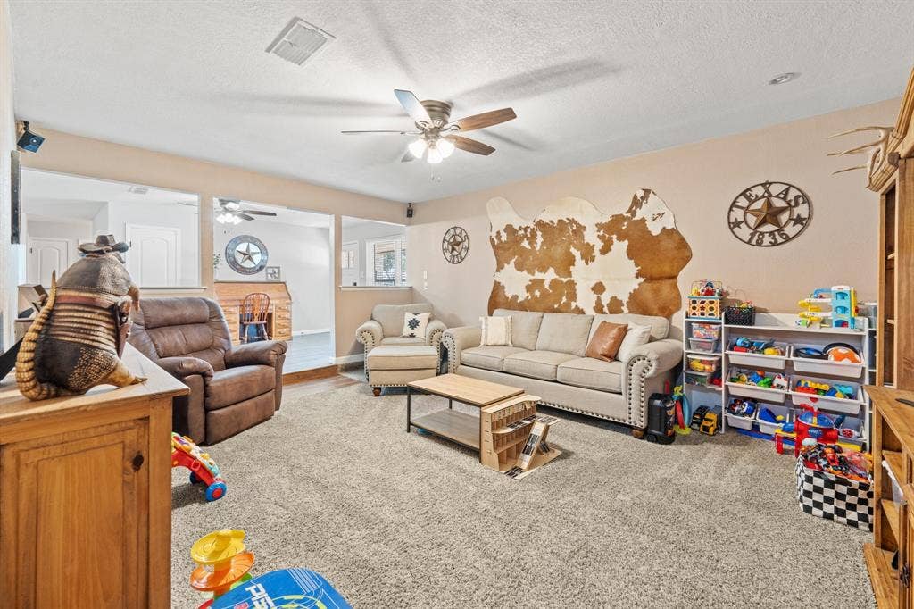 311 Robin Court, Burleson, TX 76028 311 Robin Court, Burleson, TX 76028