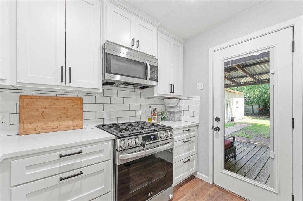 311 Robin Court, Burleson, TX 76028 311 Robin Court, Burleson, TX 76028