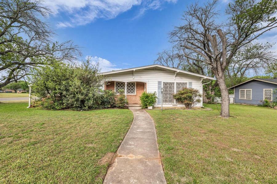 Property photo for 1525 Crow Drive, Waco, TX