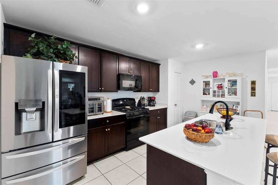 Property photo for 900 Odlozil Lane, Ennis, TX