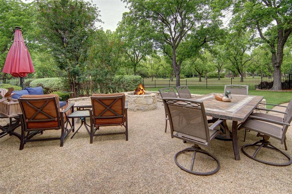 What a great place to watch the wildlife in Pecan! Large open patio with fire pit.