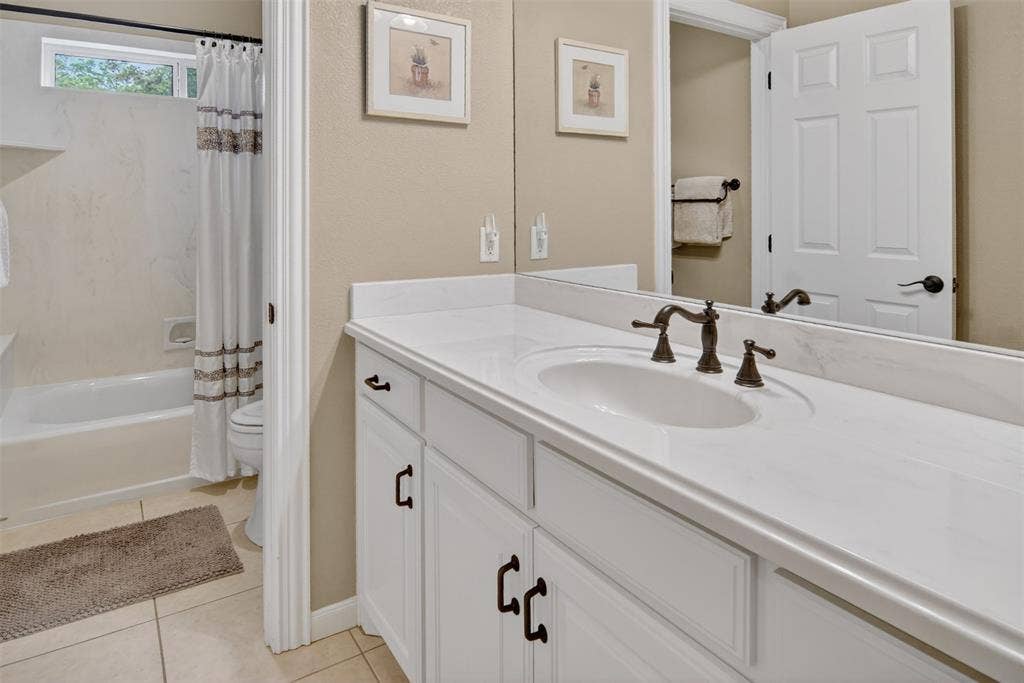 Guest bath.