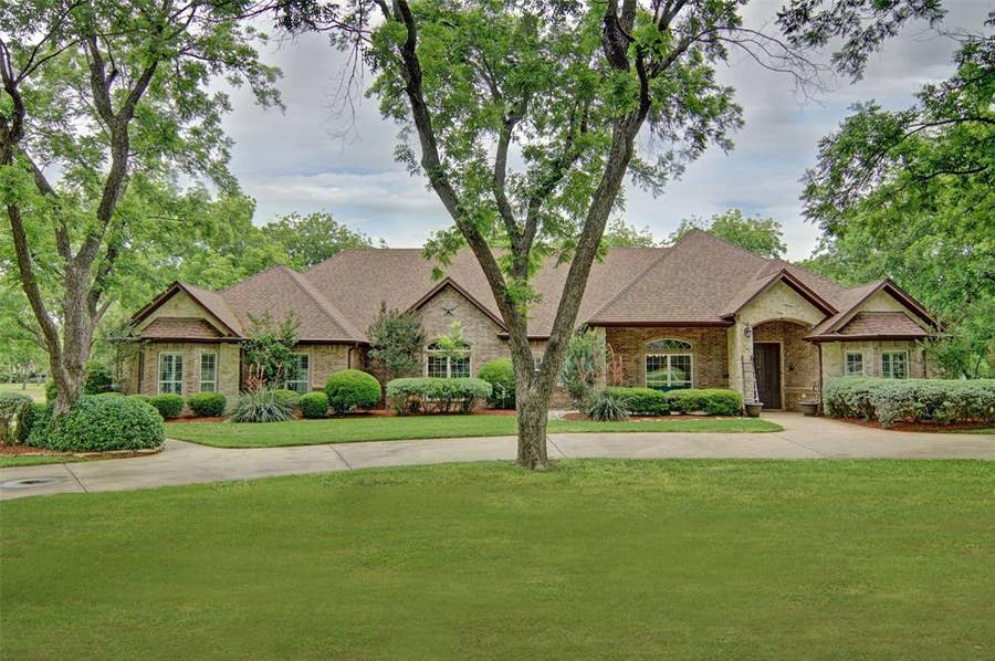 Property photo for 7402 Hampton Drive, Granbury, TX