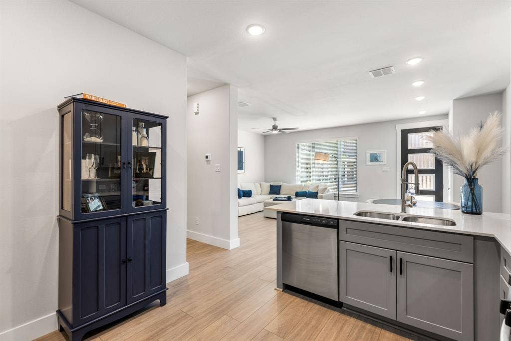 4502 Smokey Quartz Lane, Arlington, TX 76005