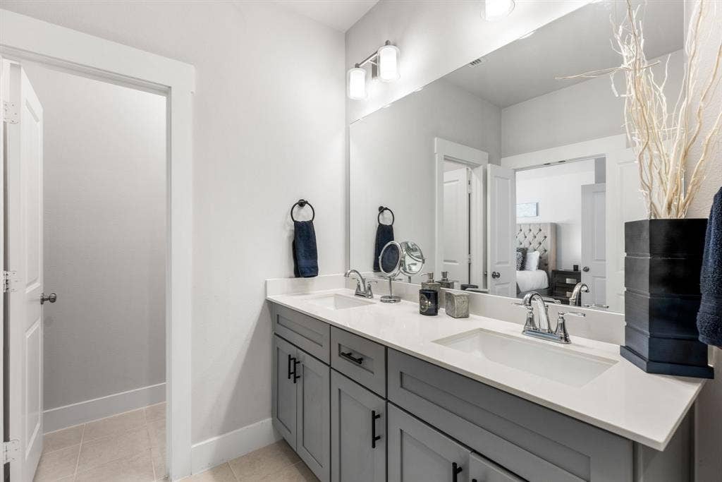 4502 Smokey Quartz Lane, Arlington, TX 76005