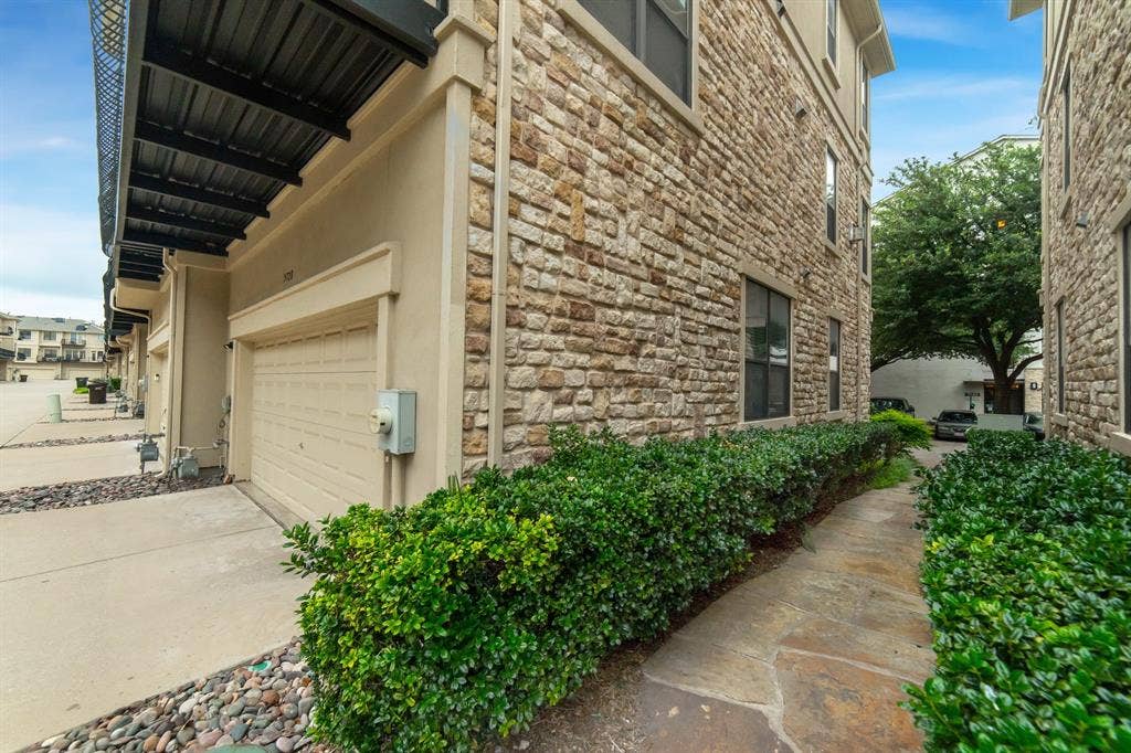 5728 Robbie Road, Plano, TX 75024 5728 Robbie Road, Plano, TX 75024