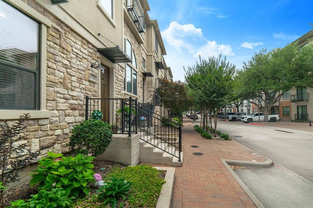 5728 Robbie Road, Plano, TX 75024 5728 Robbie Road, Plano, TX 75024