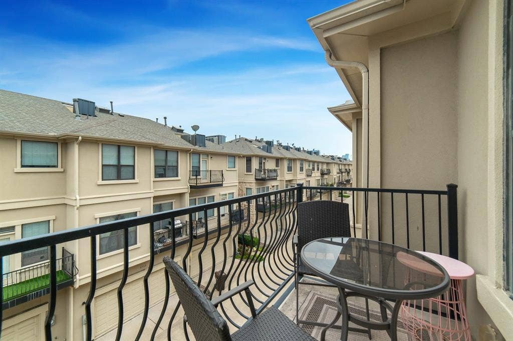 5728 Robbie Road, Plano, TX 75024 5728 Robbie Road, Plano, TX 75024