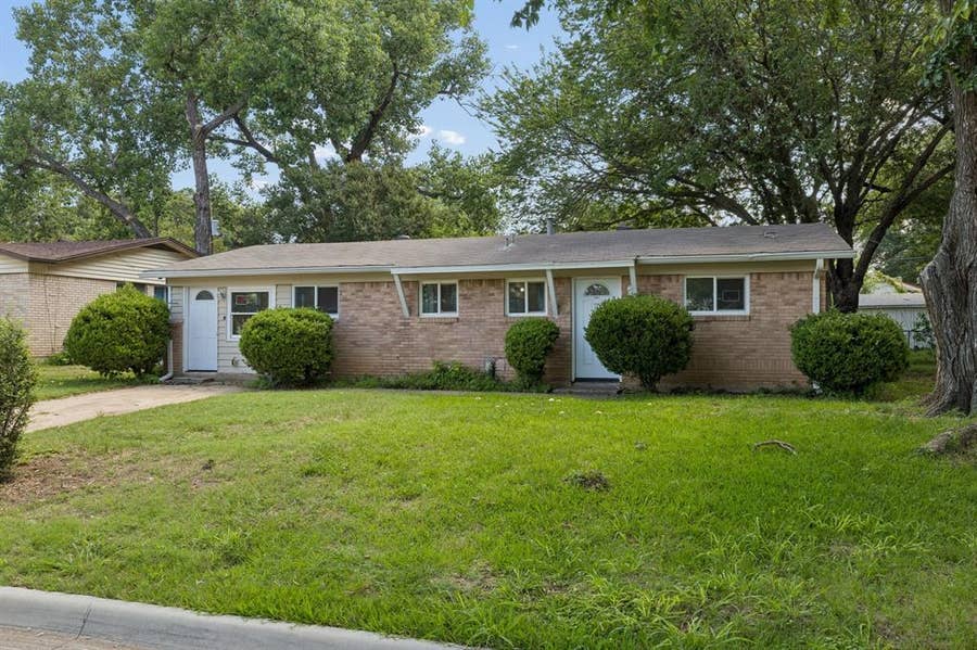 Property photo for 2013 Alan A Dale Road, Arlington, TX