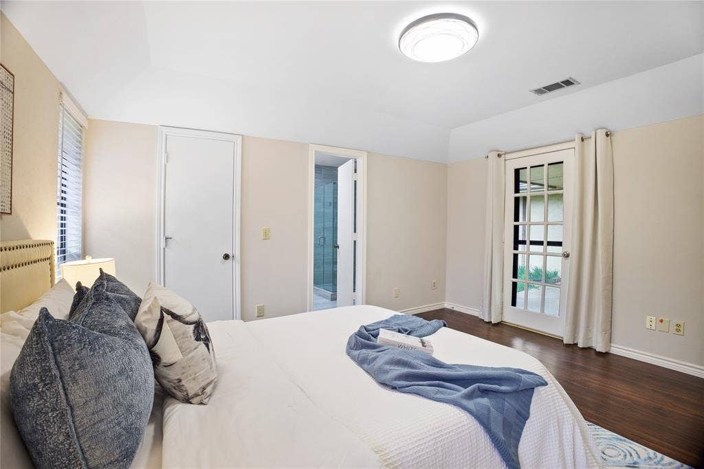 3228 Anchor Drive, Plano, TX 75023 Spacious interior with vaulted ceilings, wood-finish flooring, and a glass-paned door leading to exterior