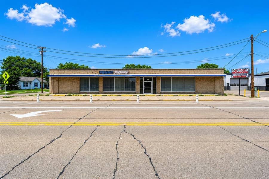 Property photo for 222 W Parkway Street, Denton, TX