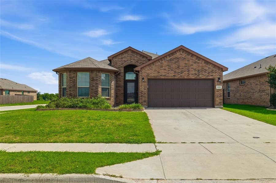 Property photo for 948 Meadow Scape Drive, Fort Worth, TX