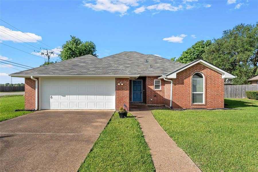 Property photo for 316 Evergreen Court, Hewitt, TX