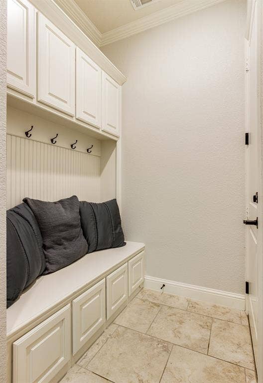 Enter from the garage and leave your worries here!