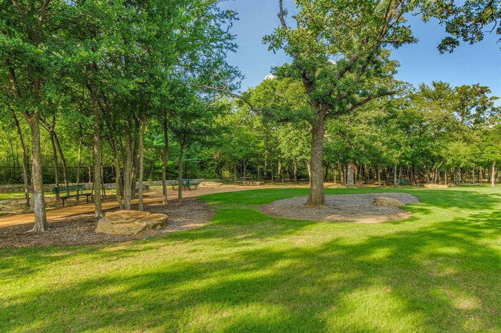 The Oaks of Argyle is a wonderful neighborhood with green space!