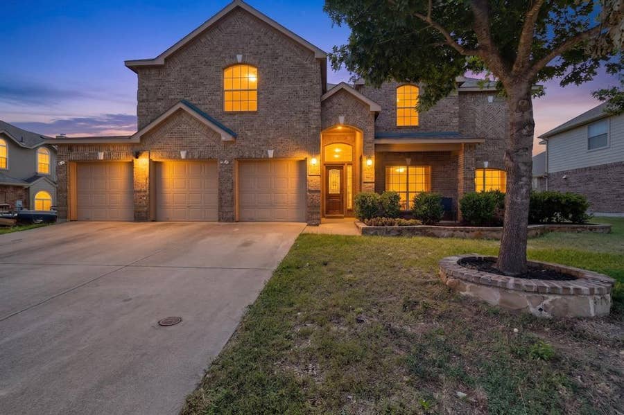 Property photo for 914 Hidden Lakes Drive, Cedar Hill, TX