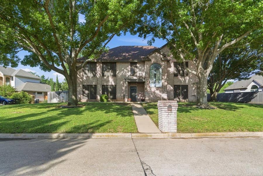 Property photo for 1936 Spinnaker Lane, Azle, TX