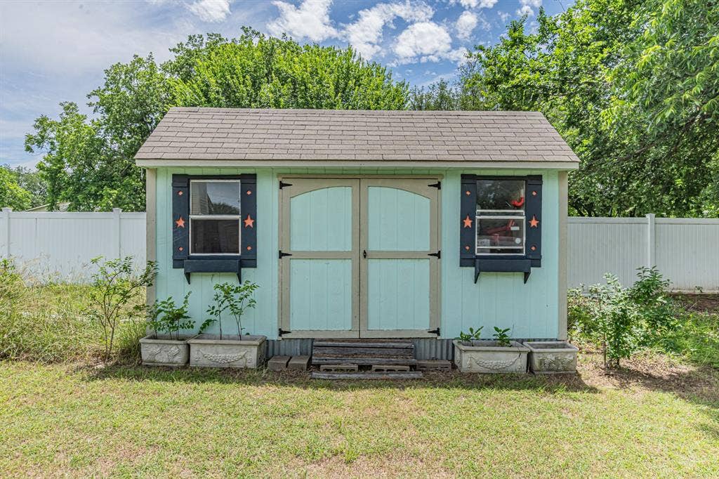 204 S Spring Branch Trail, Springtown, TX 76082 Light blue storage shed with double arched doors